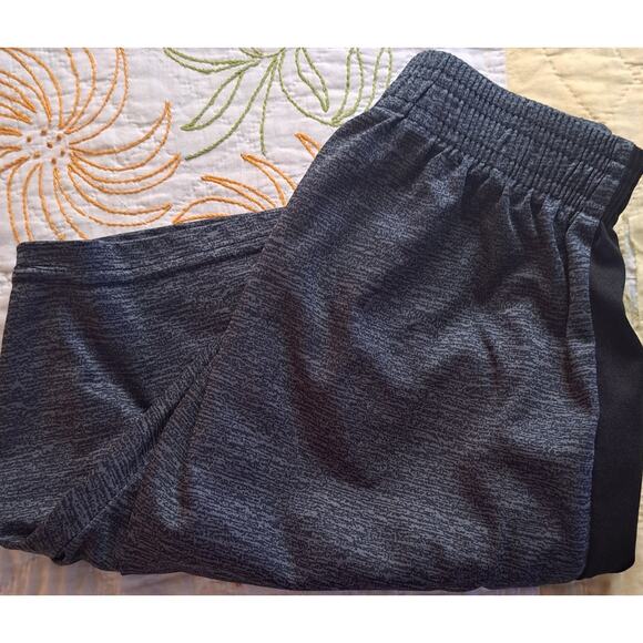 Boys Ultra Performance gray with black stripe Shorts Size 14/16 - Picture 4 of 6